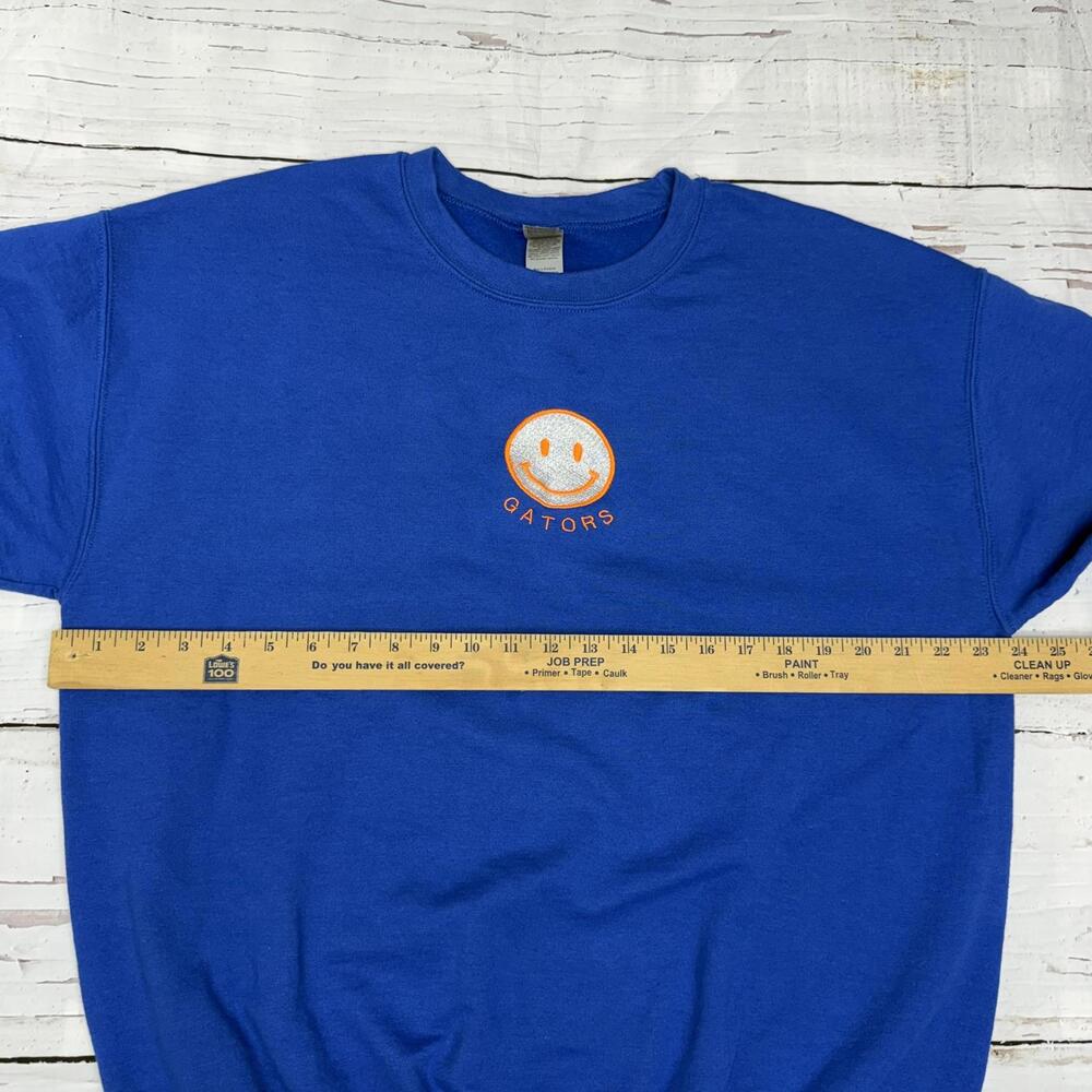 Gildan Heavy Blend‎ Embroidered Smiley Crewneck Blue L Y2K Cozy - Picture 3 of 8